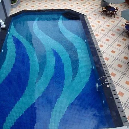 Amans Hotel Амбон Екстериор снимка