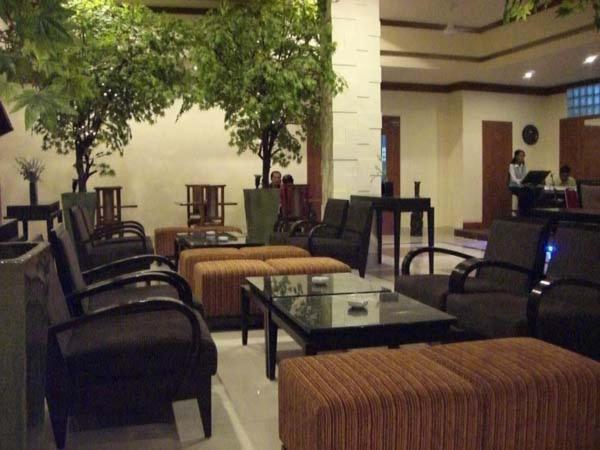 Amans Hotel Амбон Екстериор снимка