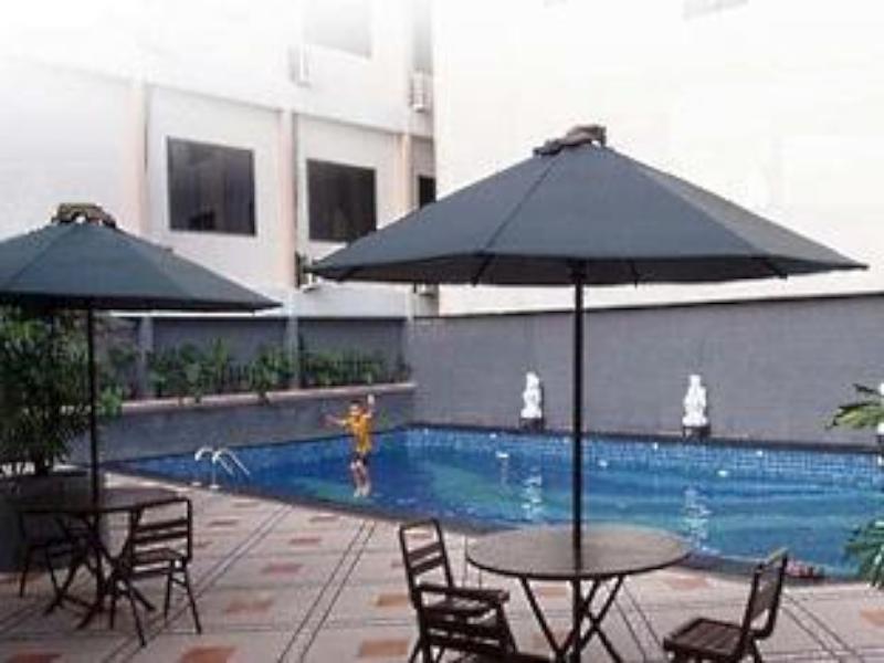 Amans Hotel Амбон Екстериор снимка